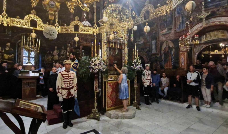 България отбеляза Успение на Пресвета Богородица: В цялата страна миряни се събраха с молитва за здраве и закрила