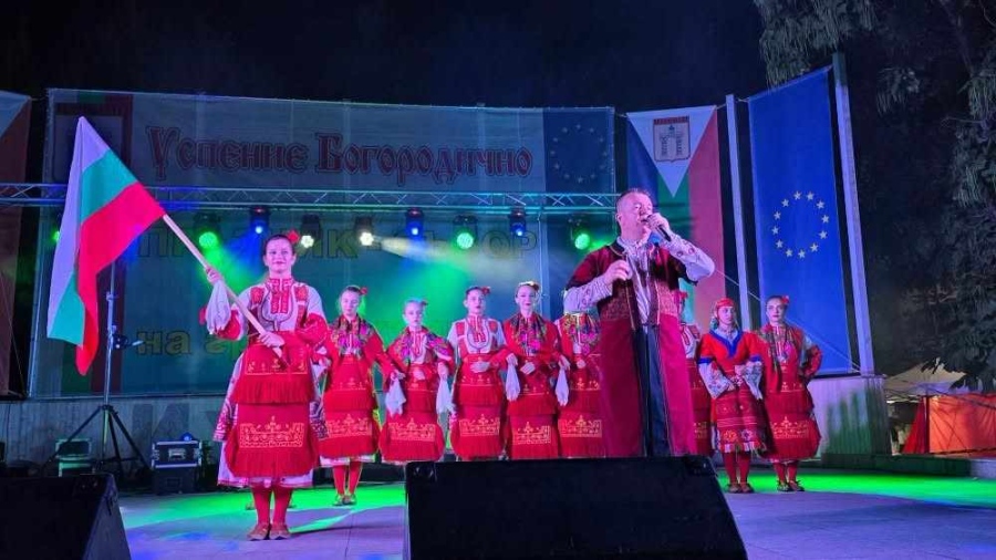 Ихтиман празнува с песни и традиции: Стефан Вълдобрев и Илия Луков вдигнаха града на крака