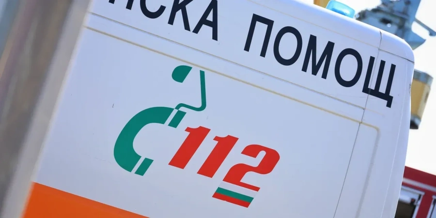 След смъртта на пациент: Роднини заплашваха медици и потрошиха линейка в Павликени