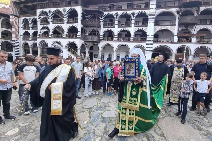 Чудотворната Хавайска мироточива икона на Божията майка пристигна в Рилския манастир
