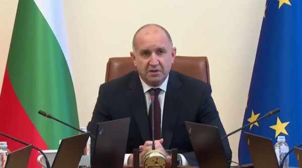Премиерът Радев: Пет вертолета и самолет „Спартан“ са в готовност за гасене на пожари