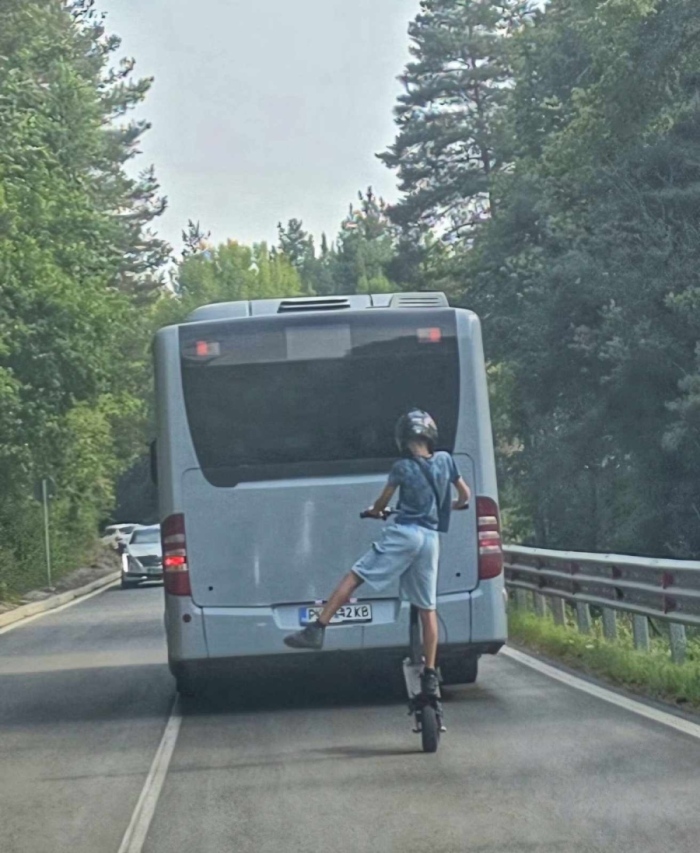 Полицията в Перник със спешна реакция: откри детето от Кладница, карало тротинетка на един крак