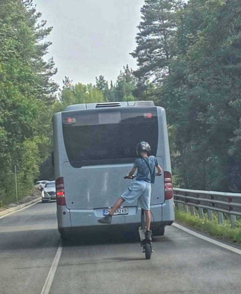 Полицията в Перник със спешна реакция: откри детето от Кладница, карало тротинетка на един крак