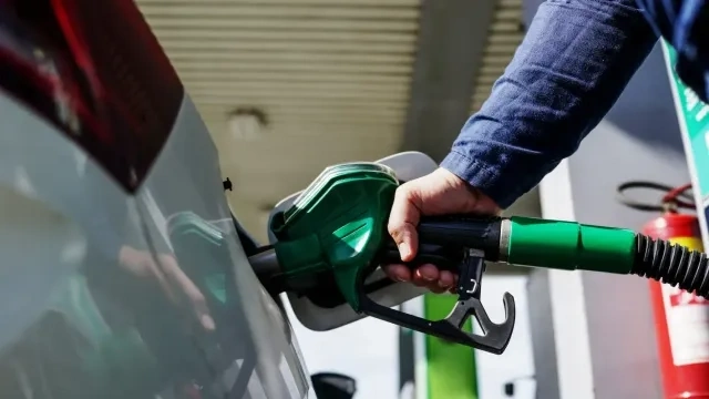 Дизелът гони 2 евро за литър: Горивата у нас отново поскъпват