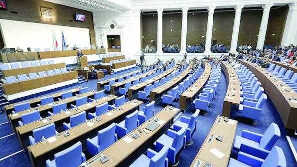 Парламентът обсъжда нови правила за равнопоставеността на жените и мъжете