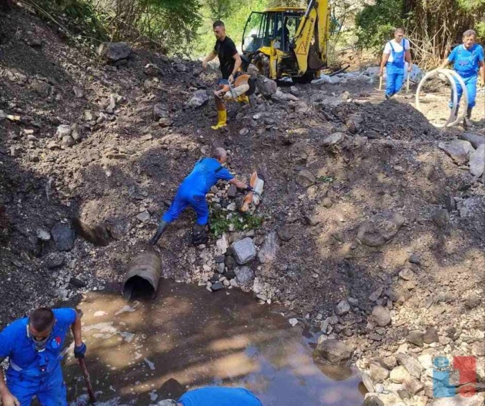 Възстановиха водата и тока в Струмяни, водоноските остават на терен