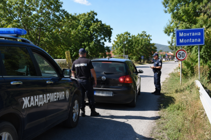 Жандармерията спря перничанка с издирвана от Италия \