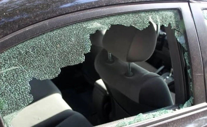 Екшън в Ботевград! Криминално проявен потроши два автомобила в жк „Саранск“