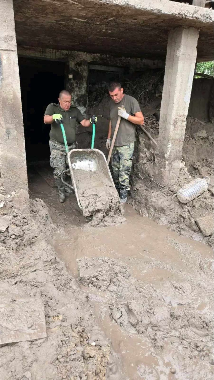Продължава битката за връщане към нормалното ежедневие в Струмяни