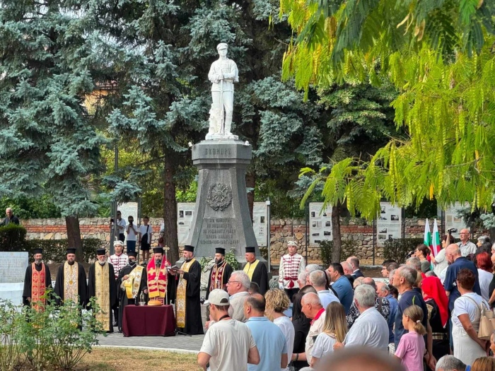 С бойното знаме и гвардейски спектакъл Кюстендил отбеляза 140 години от „Железният полк“