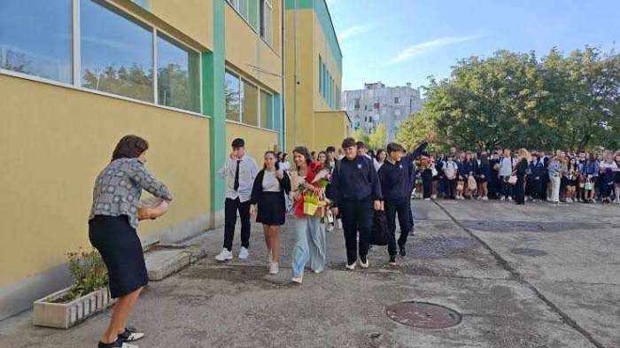 Ръст на първокласниците и повече гимназиални паралелки в Благоевградско