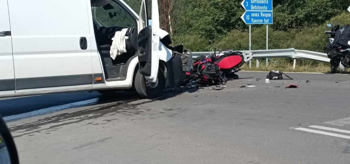 Черен ден по пътищата в Разложко: 3 катастрофи за 3 часа с жертва и пострадали