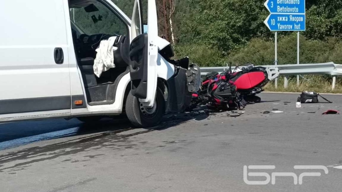 Отнето предимство е довело до фаталния сблъсък край Разлог, спътничката на загивалия моторист е с опасност за живота