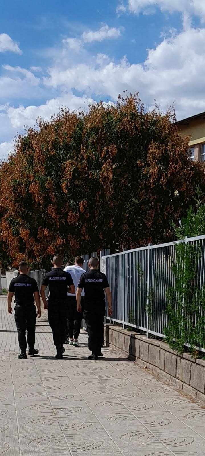 Два сигнала за бомби в детска градина и училище вдигнаха на крак полицията в Дупница