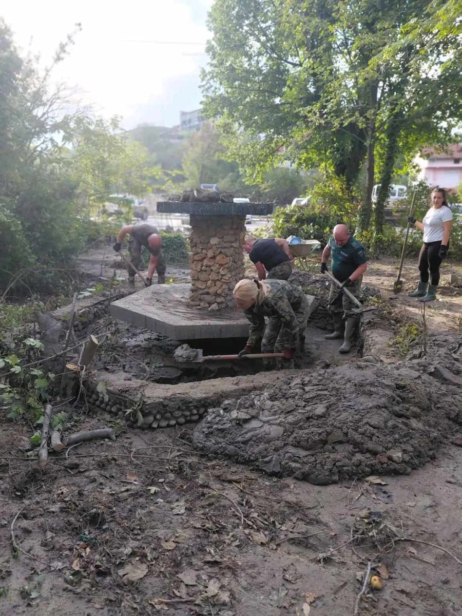Нови 9000 литра бутилирана питейна вода са доставени в община Струмяни