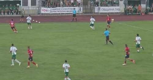 Янтра разби Марек с 3:0 и излезе начело във Втора лига
