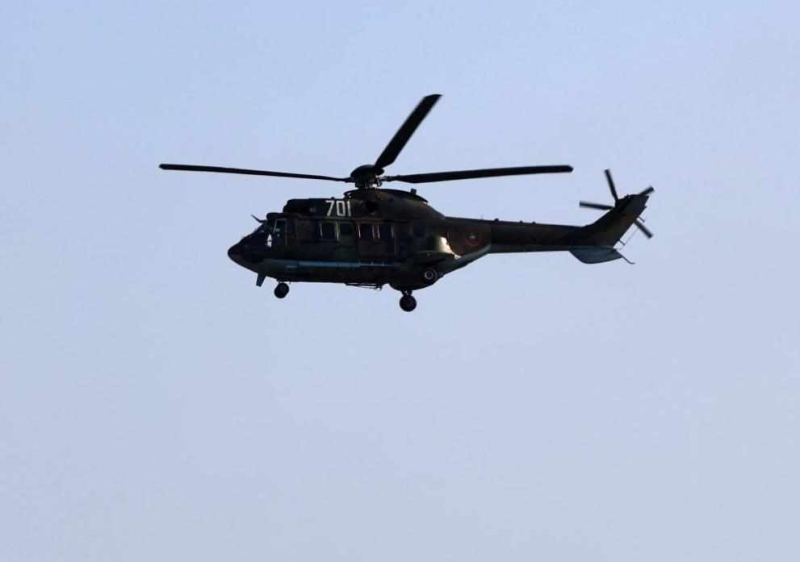 Военен хеликоптер се включи в гасенето на пожара над село Антон