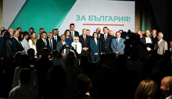 Тежка агентура в инициативния комитет на Илияна Йотова и Кирил Вълчев: 14 изплуваха на първо четене