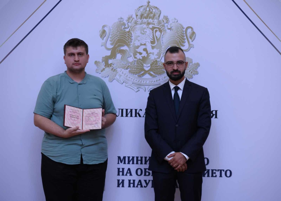 Гордост! Четирима отличници от Югозапада получиха Национална диплома, сред тях и Андрей Лумбев от Дупница