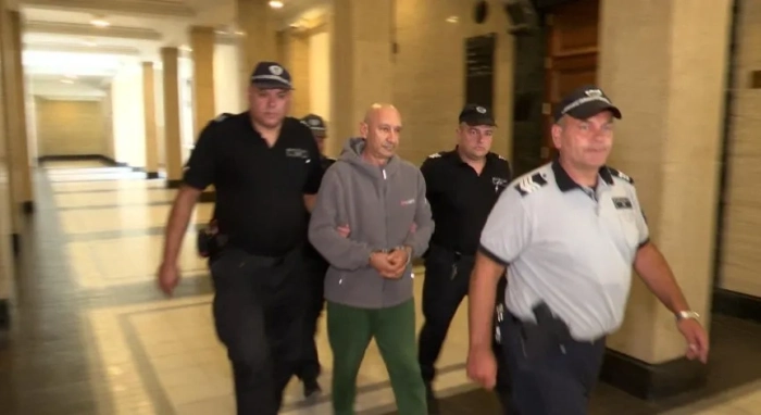 500 000 евро и заплахи за нови палежи на автомобили в София: обвиняемият остава в ареста