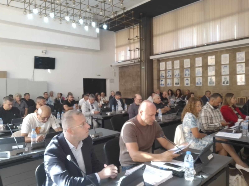 Предложение за съкращения в музея и спорове за ремонтите на улици белязаха сесията на ОбС-Дупница