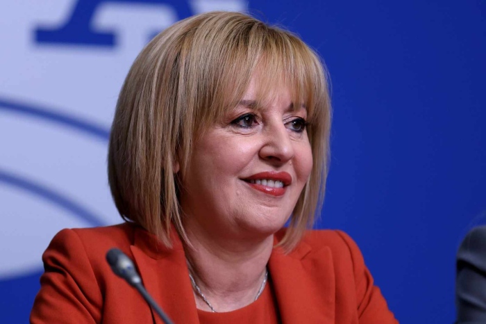 Манолова се похвали с два акта още в първия си ден начело на КЗП