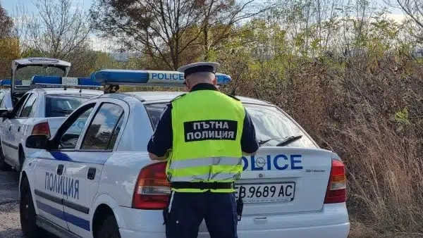Двама чужденци пострадаха при катастрофа с три превозни средства край Владая
