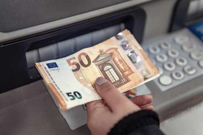 Започва изплащането на компенсациите от 50 евро за скъпите горива