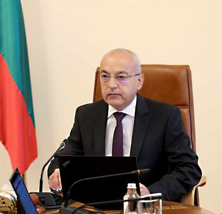 Правителството готви свиване на разходите със 750 млн. евро и еднократен данък върху свръхпечалбите
