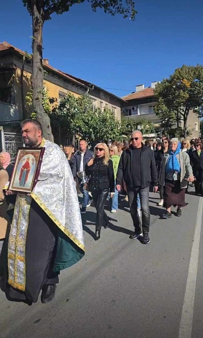 С молитва за здраве и мир: литийно шествие премина през Симитли за Покров Богородичен