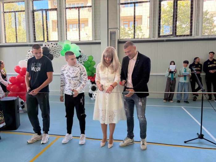 Тервел Пулев прерязал лентата на нов физкултурен салон в Перник
