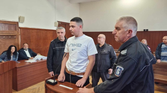 Делото Маги: Обвиняемият за убийството на 18-годишното момиче и напъхано в бидон се оплака от условията в ареста