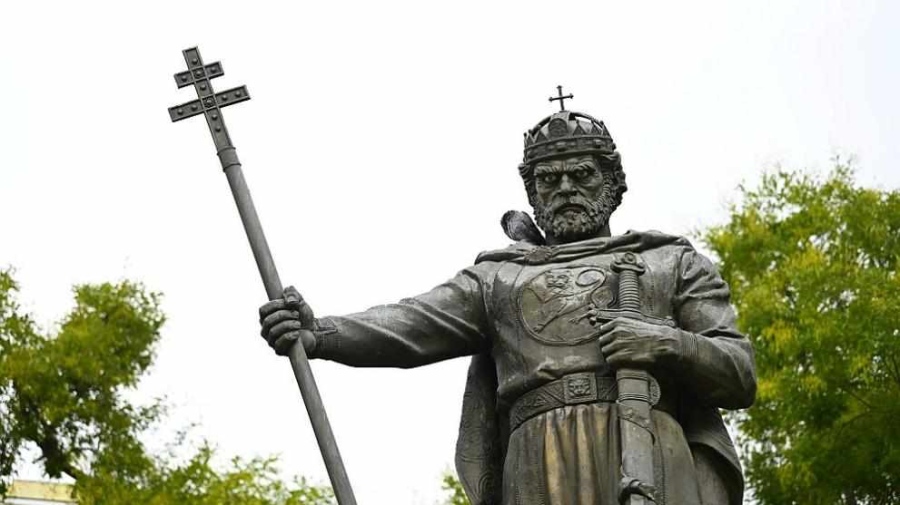 След повече от 1000 години: България посреща тленните останки на цар Самуил