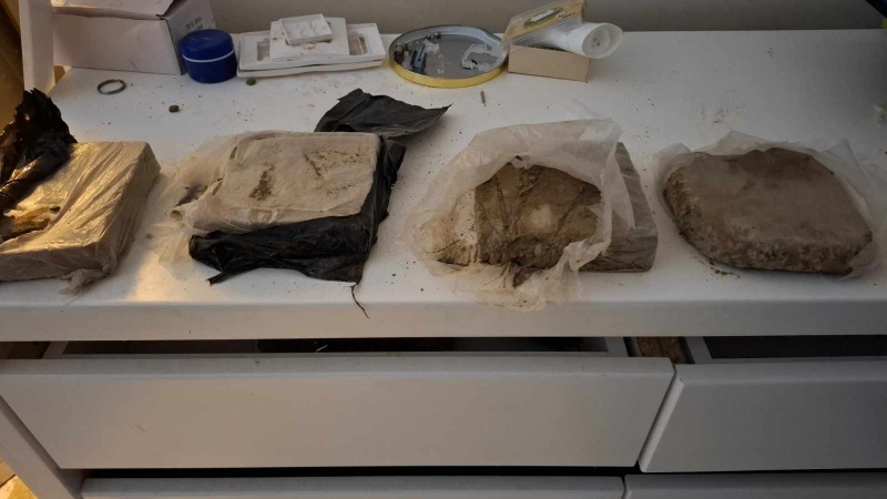Близо 2 кг хероин откриха при полицейска акция в Поленица, има арестуван