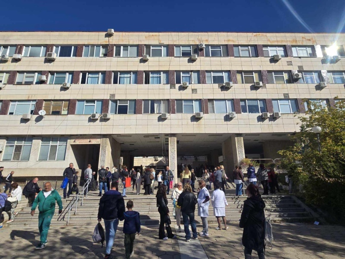 Тревога в Благоевград! Евакуираха болницата и съда заради сигнали за бомби