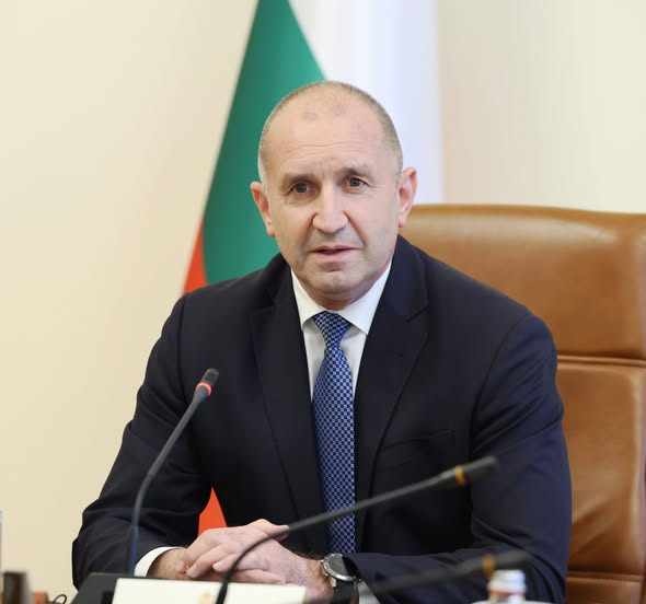 Радев: Атаката с дронове е грубо погазване на международното право, търсим оцелели