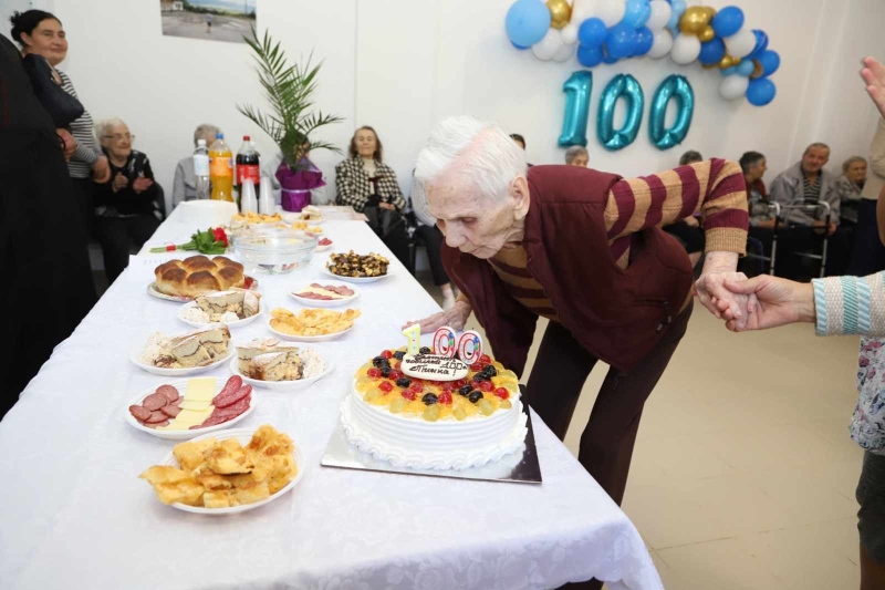 Екатерина Николчова отпразнува с водосвет 100-годишния си юбилей в Долна баня