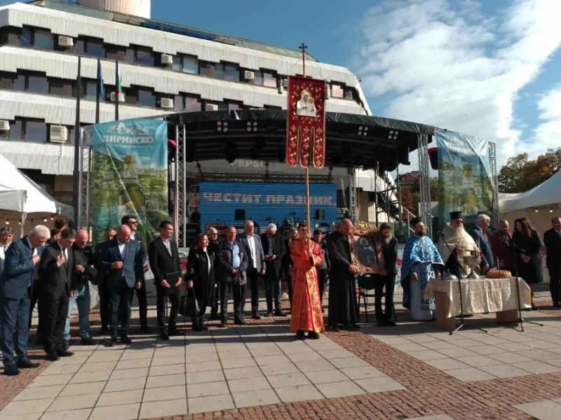 Тридневна програма за празника на Дупница: концерти, изложби и откриване на бюст-паметник на Стефан Чапрашиков