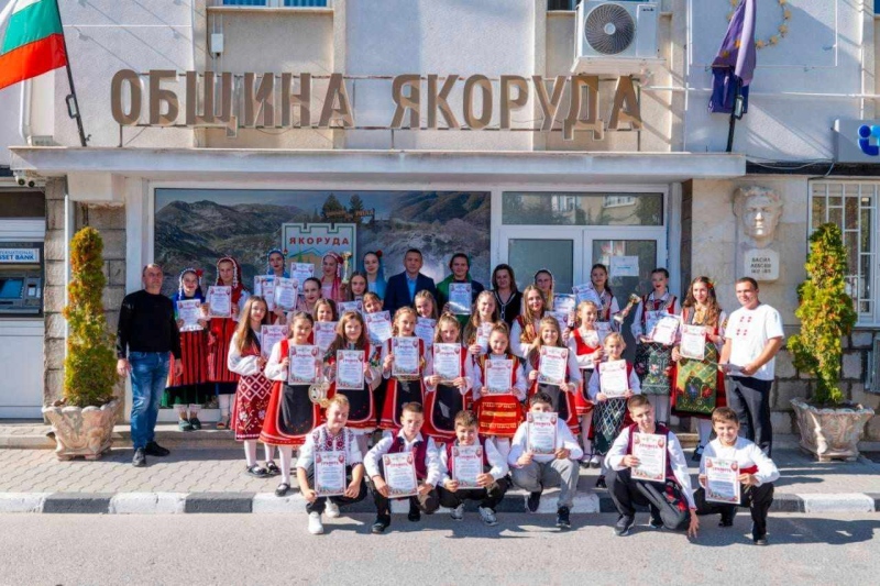 „Якорудски медени гласчета“ покориха сцената в Баня