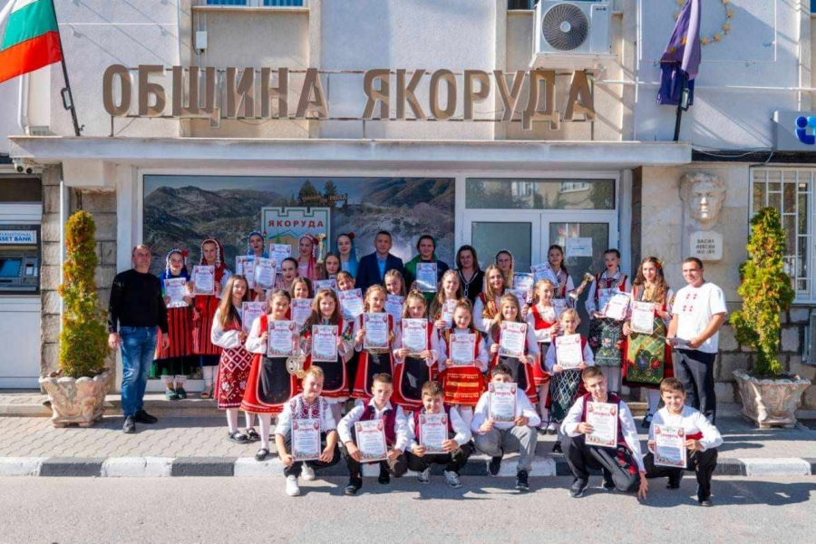 „Якорудски медени гласчета“ покориха сцената в Баня