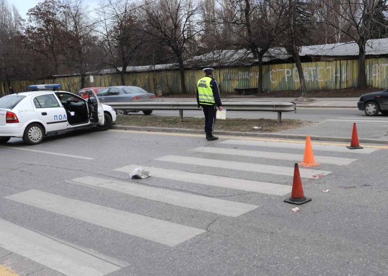 74-годишна жена е пострадала, след като автомобил я блъсна на пешеходна пътека в Благоевград
