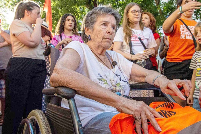 Почина 87-годишната испанка, чието изгонване разпали протести и политическа криза