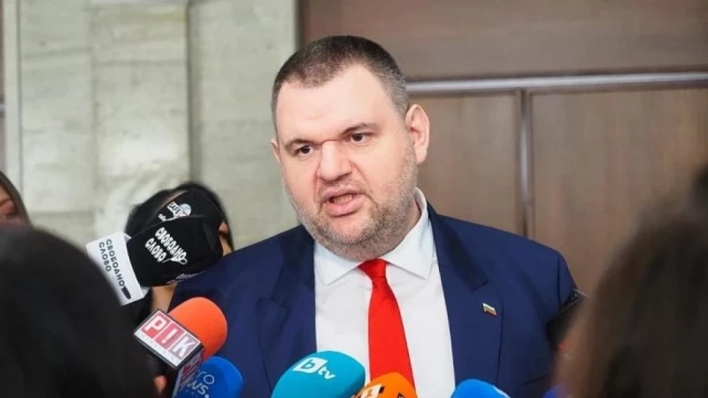 Пеевски с остра реплика към Демерджиев: Нощем вместо за жена си, мисли за мен