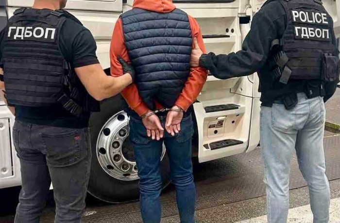 ГДБОП откри над 12 кг кокаин в камион на „Капитан Андреево“, арестуваха шофьора