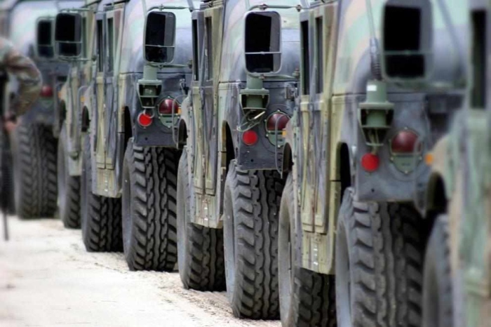 Френска военна техника преминава през страната за учение