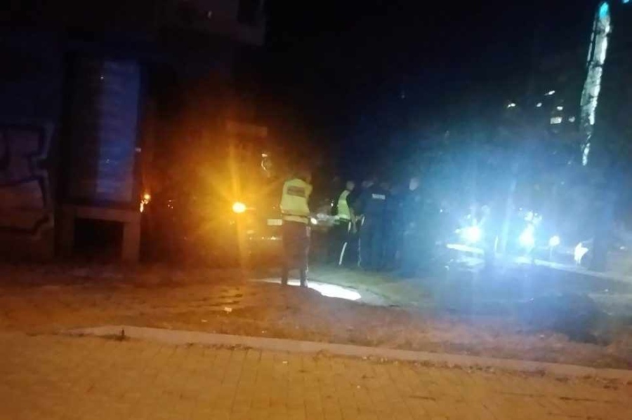 Кола с кюстендилски номера излетя от пътя и се заби в магазин в София 