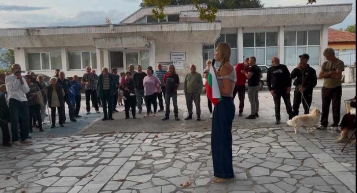 Протестите в Струмяни продължават: Хората искат по-евтина вода и спиране на сечта в Пирин