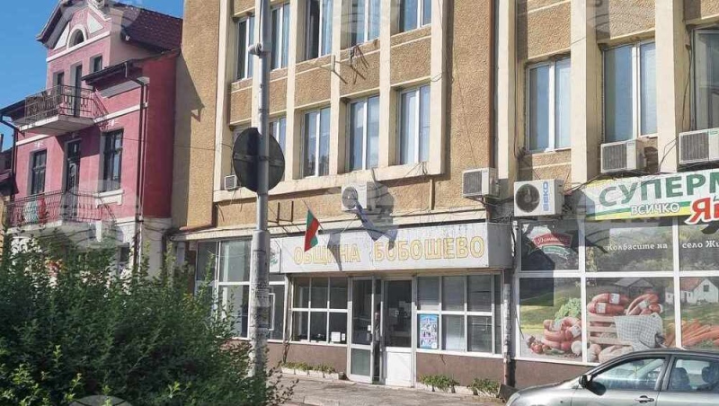 Полицията разследва нарушения в заведение в Бобошево, след като 13 души се разболяха след погребение