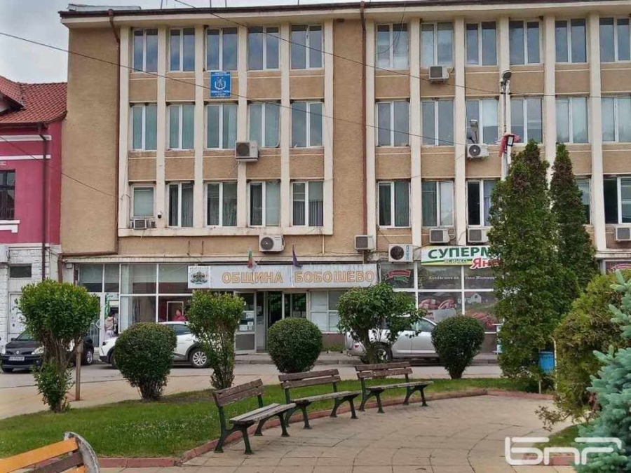 Филета, гауда и фактура разбуниха духовете в Бобошево! Общината отрича да е плащала покупката