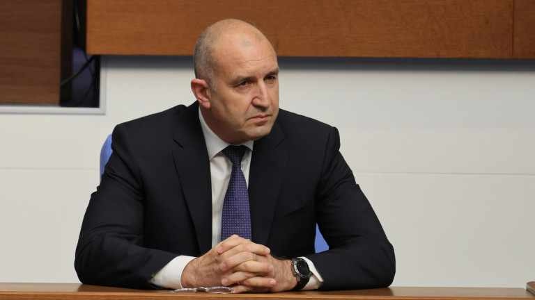 Без паника за горивата: „Лукойл“ разполага със суровина до средата на декември